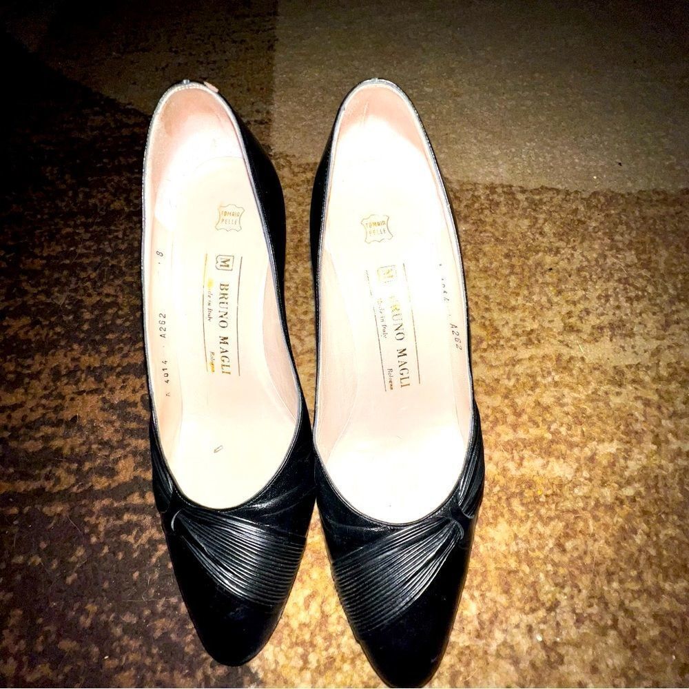 Bruno Magli shoe size 8